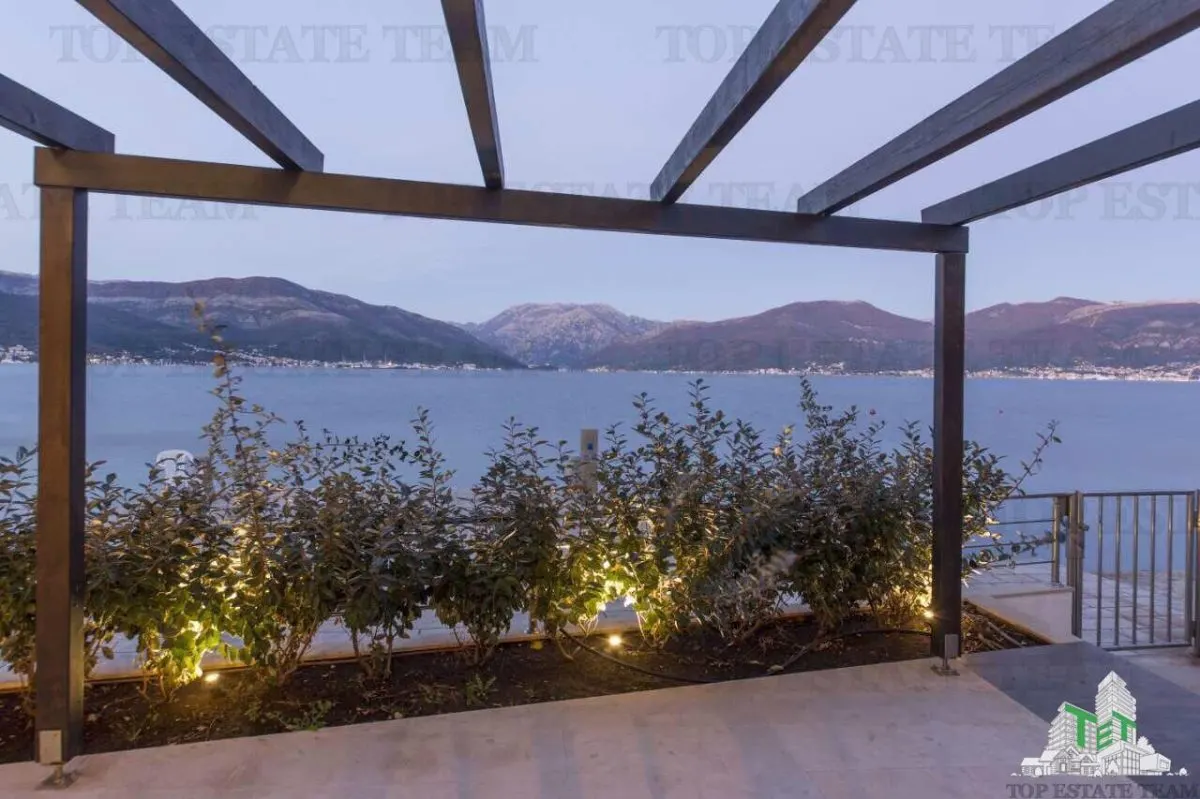 Villa for Sale in Tivat, Montenegro - foto 8