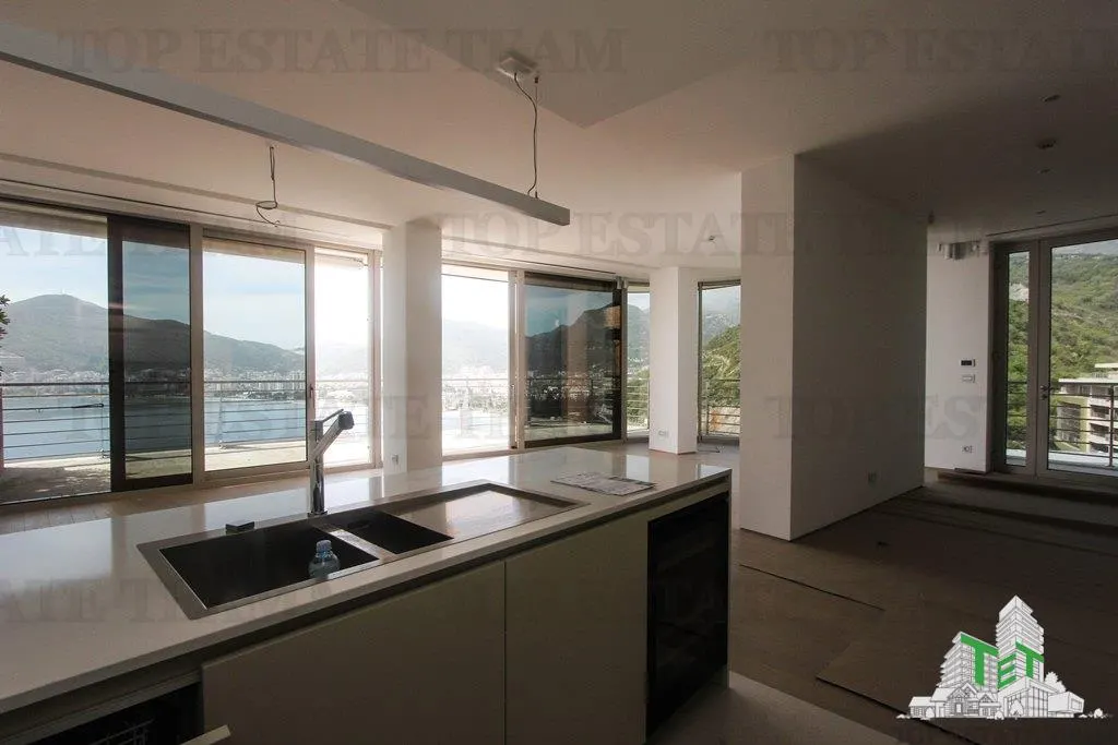 Apartment for Sale in Budva, Montenegro - foto 4