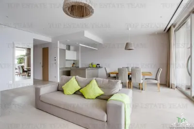 Apartamento en Venta en Budva, Montenegro - foto 2