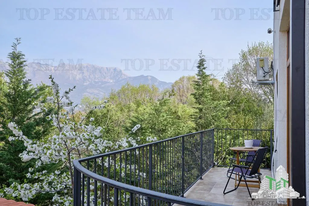 Villa for Sale in Kotor, Montenegro - foto 1