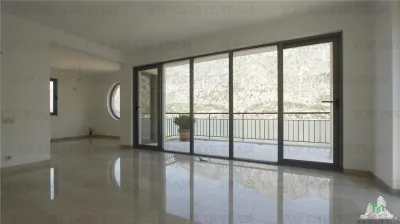 Villa for Sale in Kotor, Montenegro - foto 18