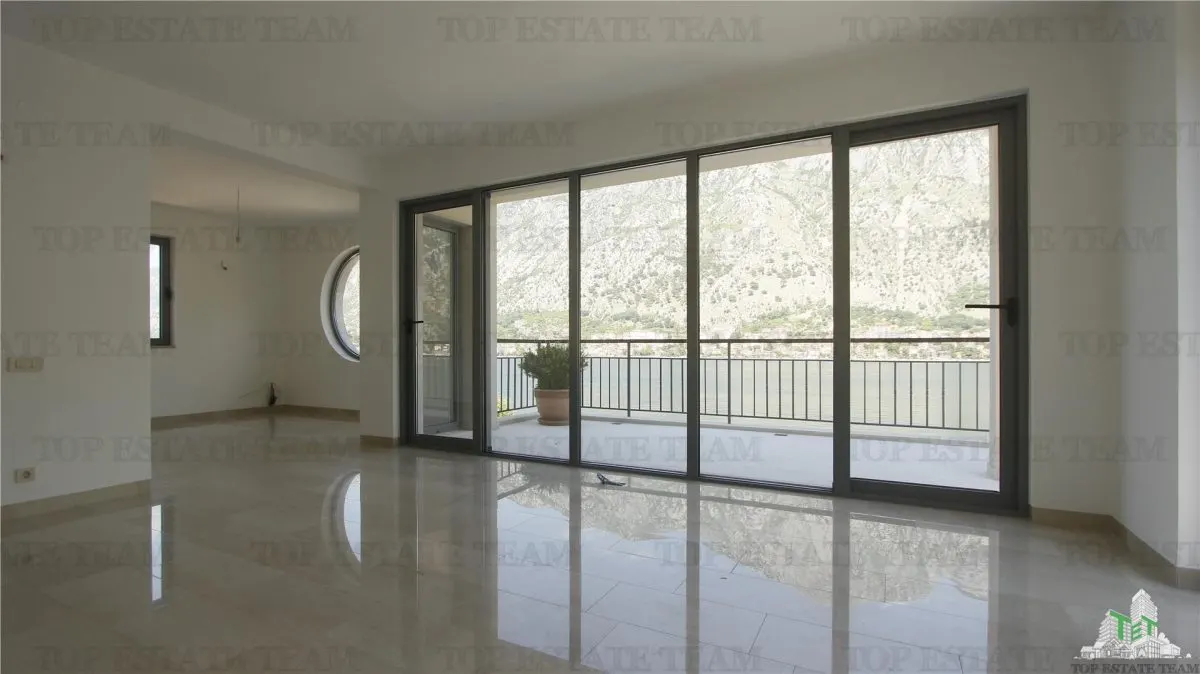 Villa for Sale in Kotor, Montenegro - foto 18