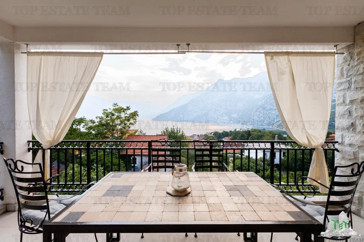 Apartament de vanzare in Kotor Muntenegru - foto 1
