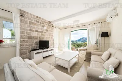 Casa de vanzare in Herceg-Novi Muntenegru - foto 1
