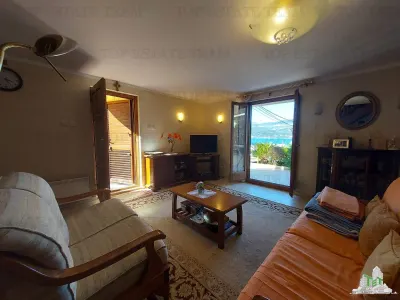 Casa de vanzare in Tivat Muntenegru - Krasici