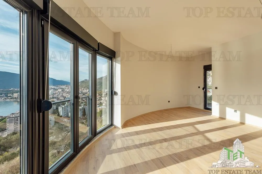Apartamento en Venta en Herceg-Novi, Montenegro - foto 1