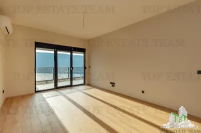 Apartamento en Venta en Herceg-Novi, Montenegro - foto 2