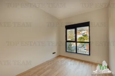 Apartamento en Venta en Herceg-Novi, Montenegro - foto 4