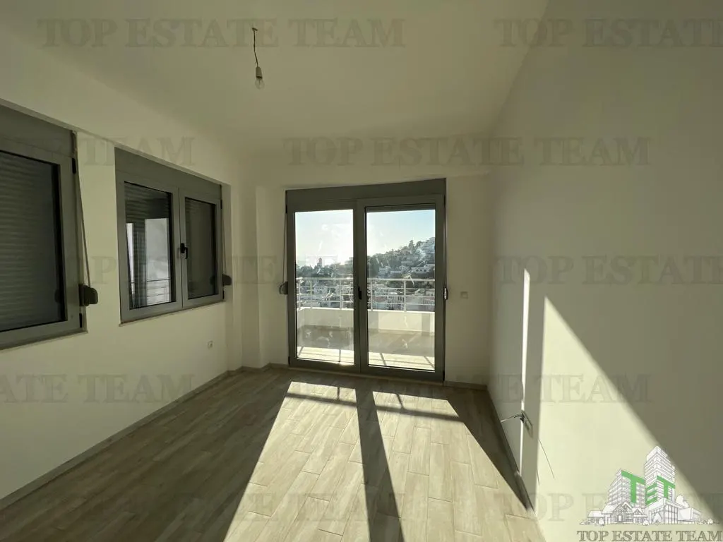 Apartment for Sale in Ulcin, Montenegro - foto 2