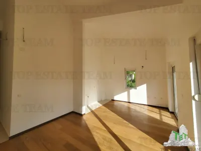 Apartamento en Venta en Budva, Montenegro - foto 2