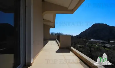 Villa en Venta en Bar, Montenegro - Sutomore