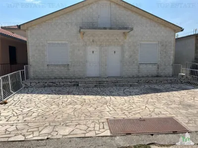 Villa en Venta en Bar, Montenegro - Sutomore