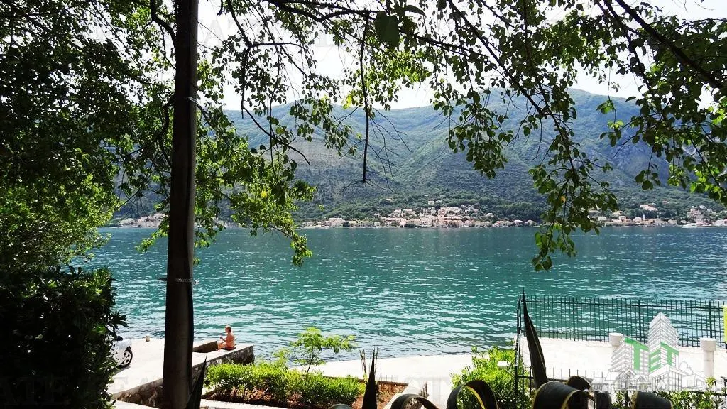 Villa for Sale in Kotor, Montenegro - foto 1