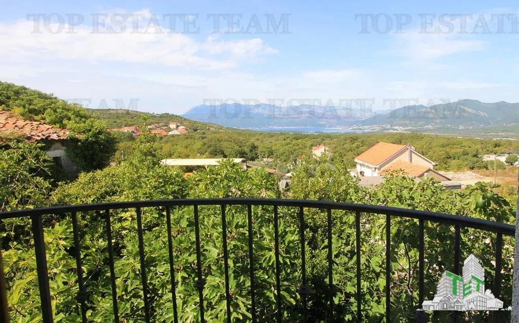 Villa for Sale in Kotor, Montenegro - foto 1