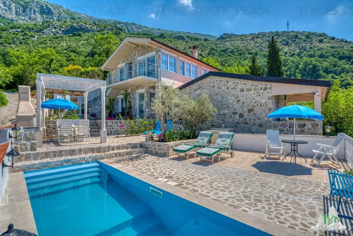 Villa for Sale in Budva, Montenegro - foto 1