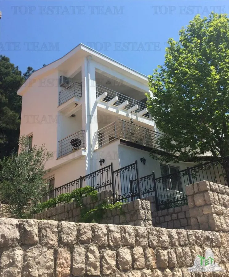 Apartment for Sale in Bar, Montenegro - foto 1