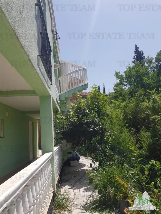 Villa for Sale in Bar, Montenegro - foto 1