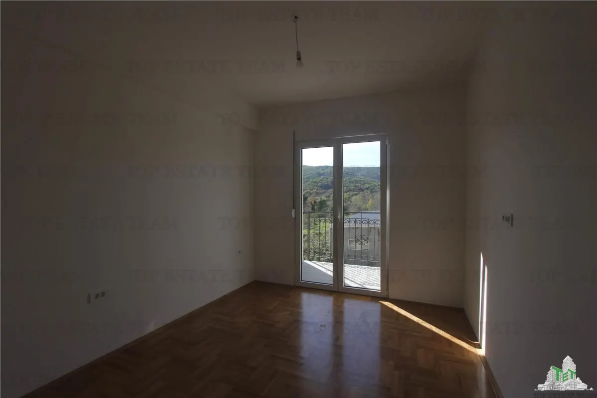 Apartment for Sale in Tivat, Montenegro - foto 5