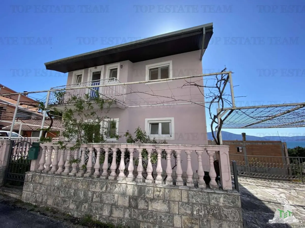 Villa for Sale in Tivat, Montenegro - foto 1