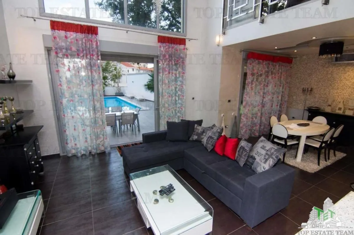 Villa for Sale in Budva, Montenegro - foto 3