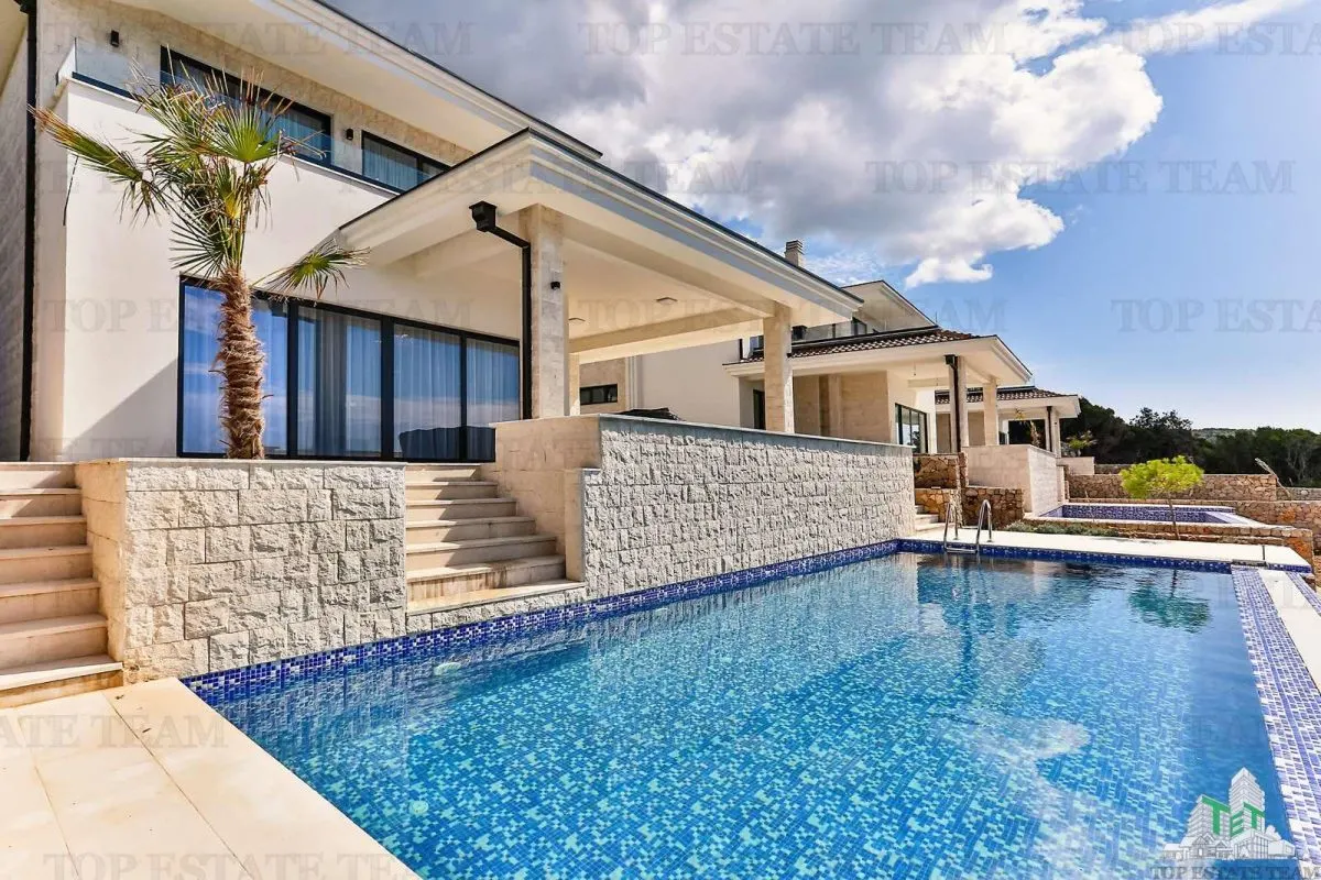 Villa for Sale in Bar, Montenegro - foto 1