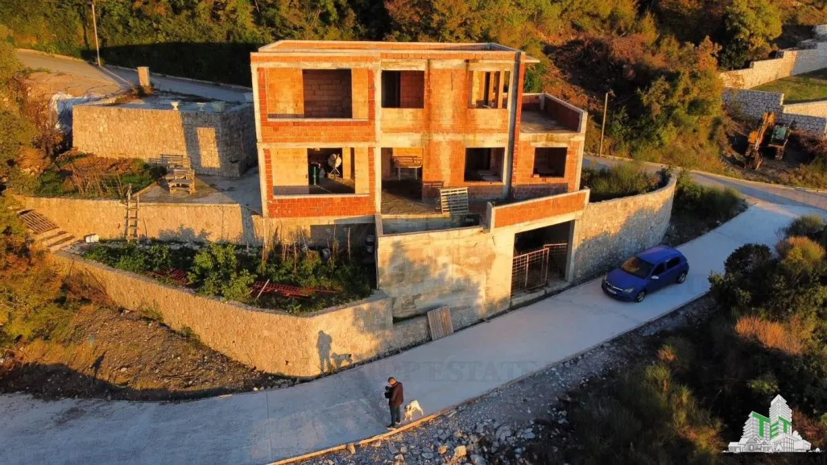 Villa for Sale in Budva, Montenegro - foto 1