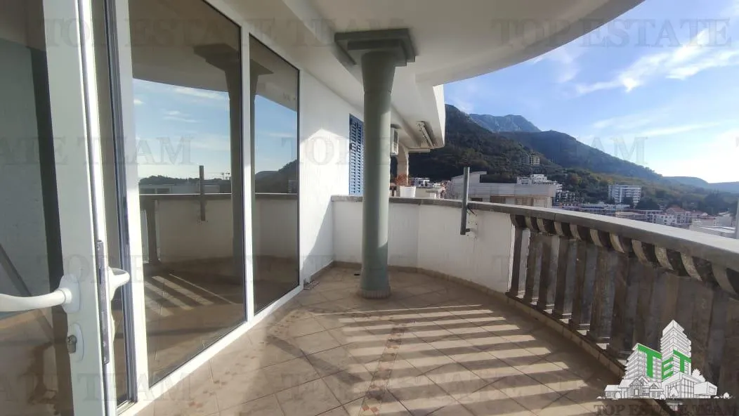 Apartamento en Venta en Budva, Montenegro - foto 2