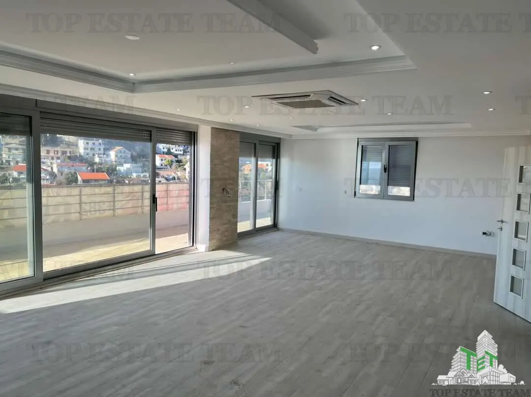 Apartment for Sale in Ulcin, Montenegro - foto 2