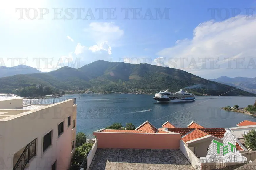 Apartamento en Venta en Tivat, Montenegro - foto 1