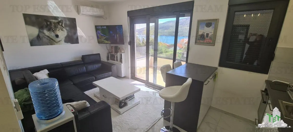 Apartment for Sale in Herceg-Novi, Montenegro - foto 2