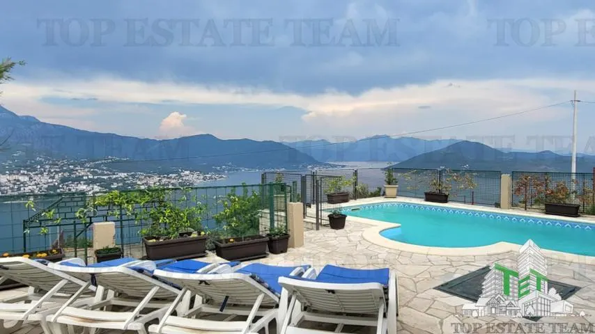 Vila de vanzare in Herceg-Novi Muntenegru - foto 1