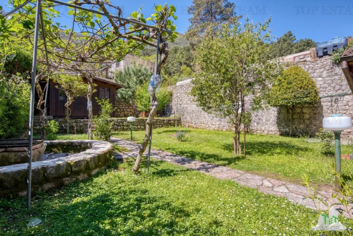 Casa de vanzare in Kotor Muntenegru - foto 5