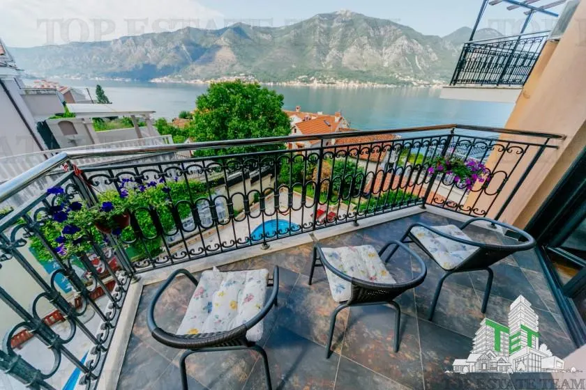 Apartamento en Venta en Kotor, Montenegro - foto 2