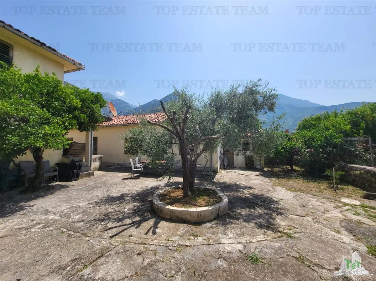 Villa en Venta en Bar, Montenegro - foto 1