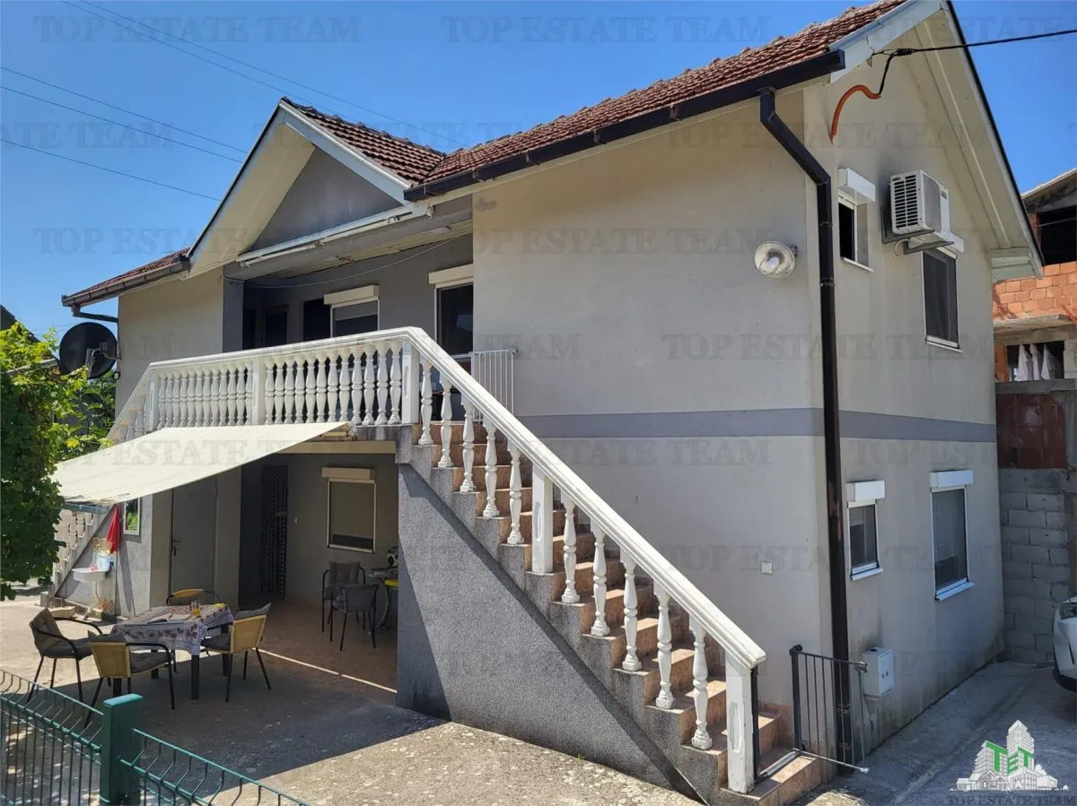 Casa de vanzare in Tivat Muntenegru - foto 1