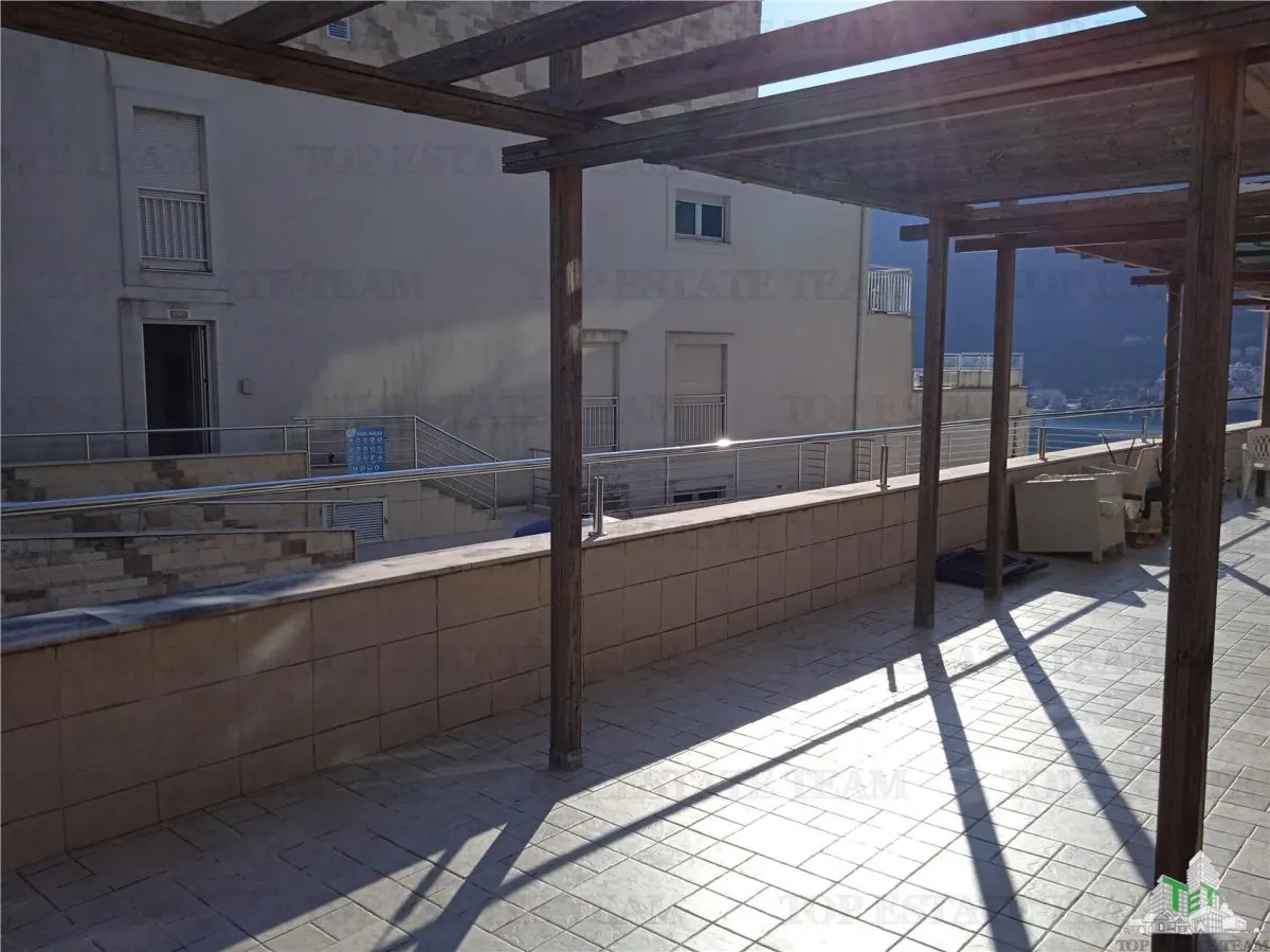 Apartamento en Venta en Kotor, Montenegro - foto 8