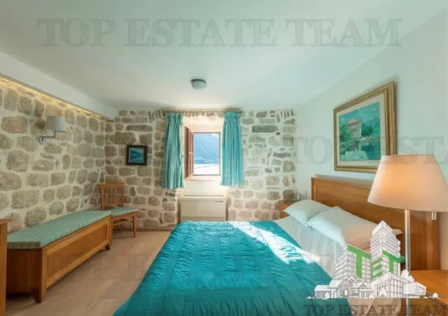 Villa en Venta en Kotor, Montenegro - foto 11