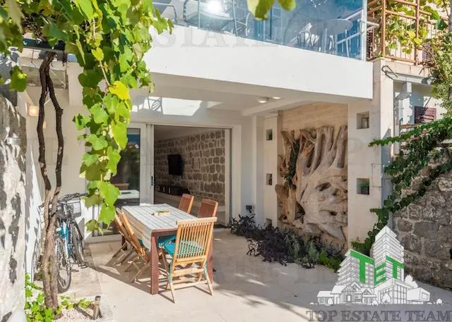Villa en Venta en Kotor, Montenegro - foto 3