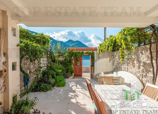 Villa en Venta en Kotor, Montenegro - foto 4