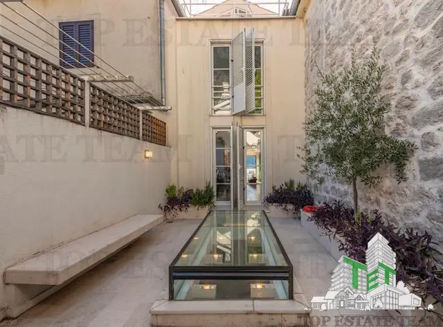 Villa en Venta en Kotor, Montenegro - foto 9