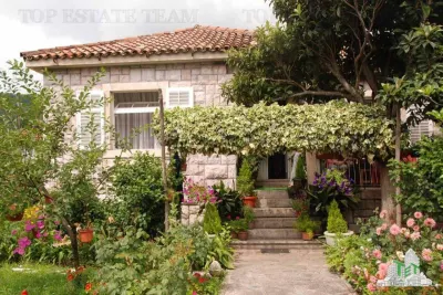 Villa en Venta en Herceg-Novi, Montenegro - Kamenari