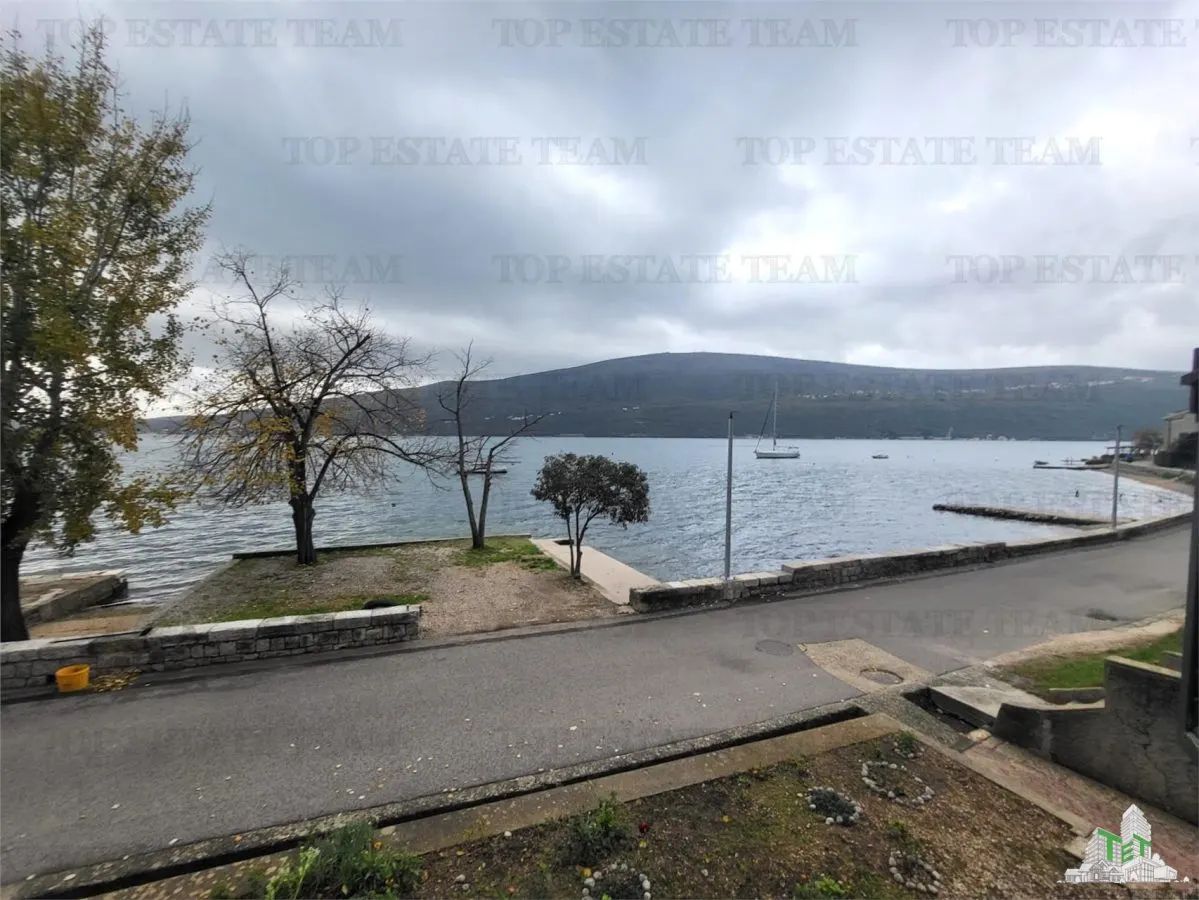 Apartment for Sale in Herceg-Novi, Montenegro - foto 1