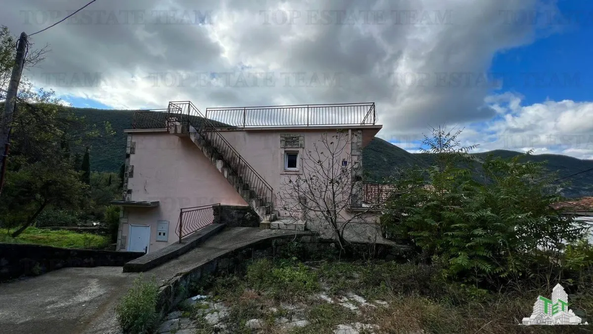 Villa for Sale in Herceg-Novi, Montenegro - foto 1