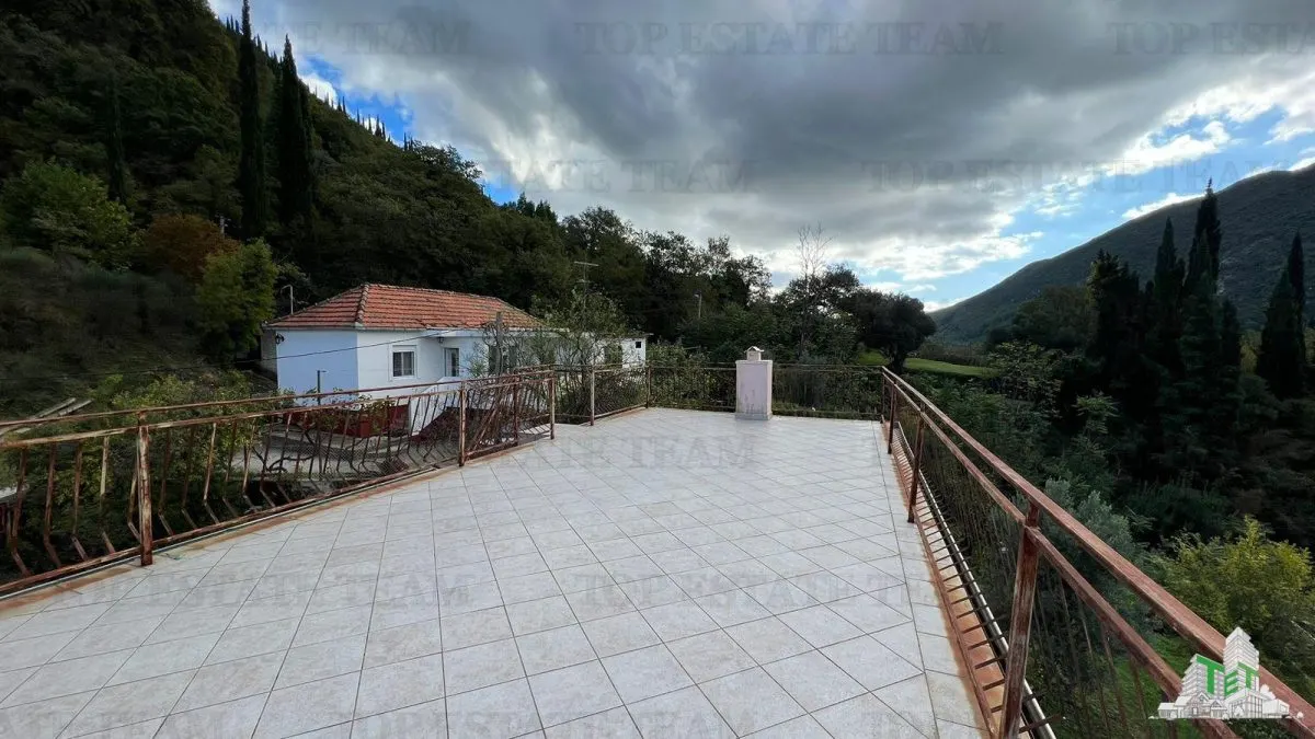 Villa for Sale in Herceg-Novi, Montenegro - foto 4