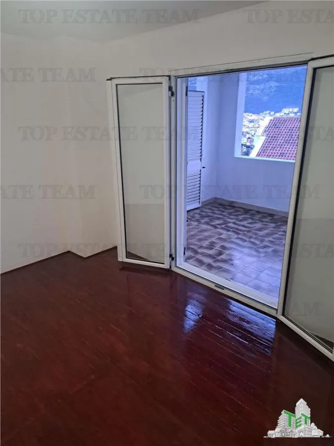 Apartamento en Venta en Budva, Montenegro - foto 2