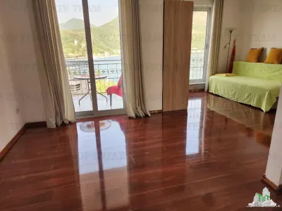 Apartamento en Venta en Tivat, Montenegro - foto 4