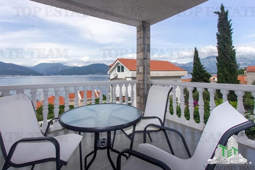 Villa en Venta en Tivat, Montenegro - foto 1