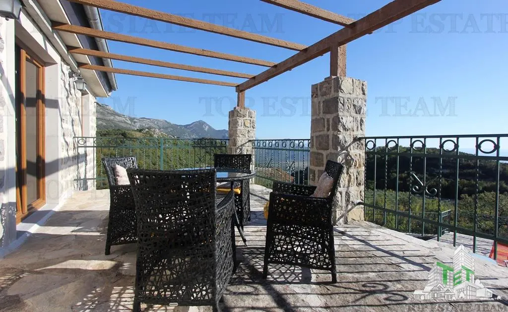 Villa en Venta en Tivat, Montenegro - foto 2