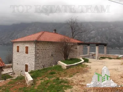 Villa en Venta en Kotor, Montenegro - Kotor