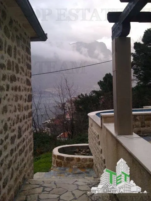 Villa en Venta en Kotor, Montenegro - foto 2